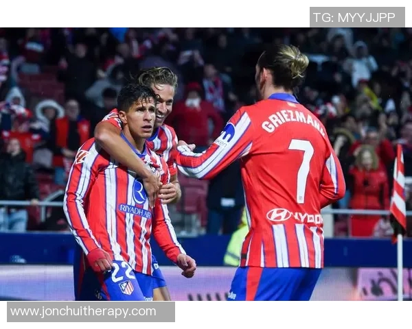 西甲保级区竞争加剧各队积分差距明显缩小形势紧张