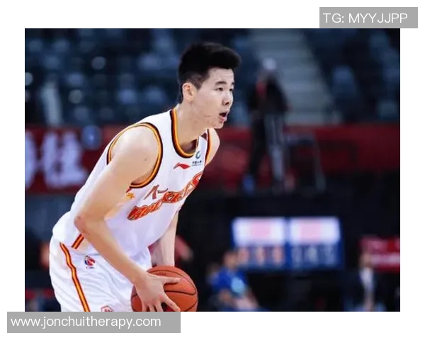 郭昊文在比赛中展现惊人突破能力成功上篮引发全场欢呼 郭昊文在比赛中展现惊人突破能力成功上篮引发全场欢呼