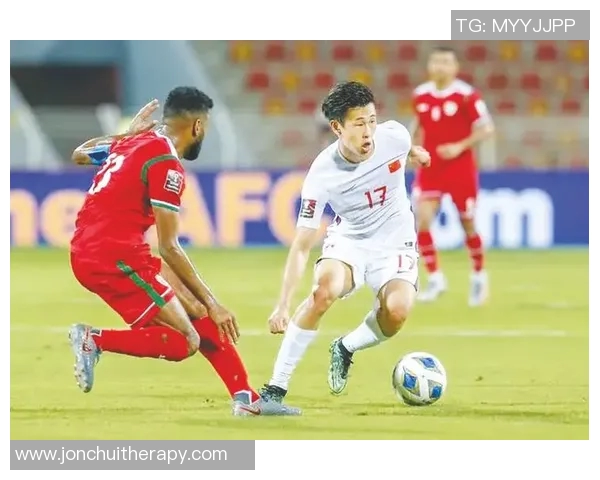 戴伟浚精彩突破传中助力球队进攻展现个人技术风采