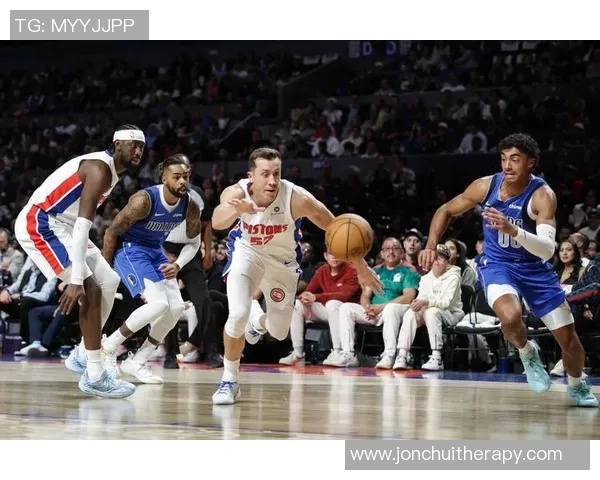 独行侠惨遭活塞逆转，唐斯神奇空翻得分：惊心动魄的NBA之夜